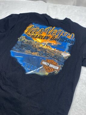 Harley-Davidson Las Vegas t-shirt features a vibrant graphic of the Las Vegas Xl